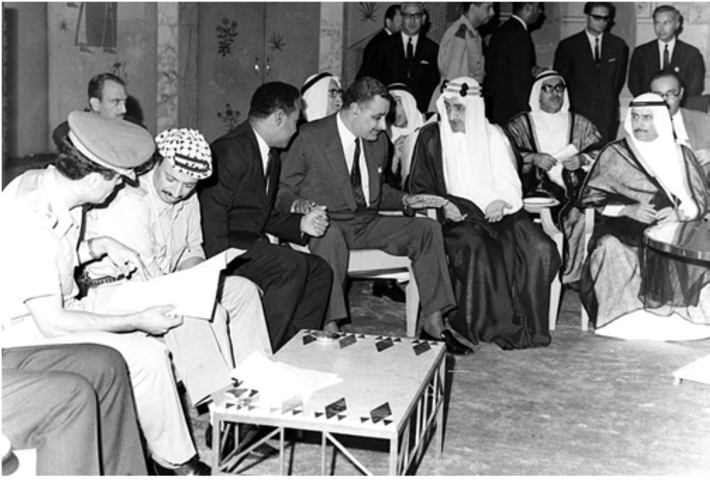 



.. والملك فيصل رحمه الله في قمة القاهرة 1970