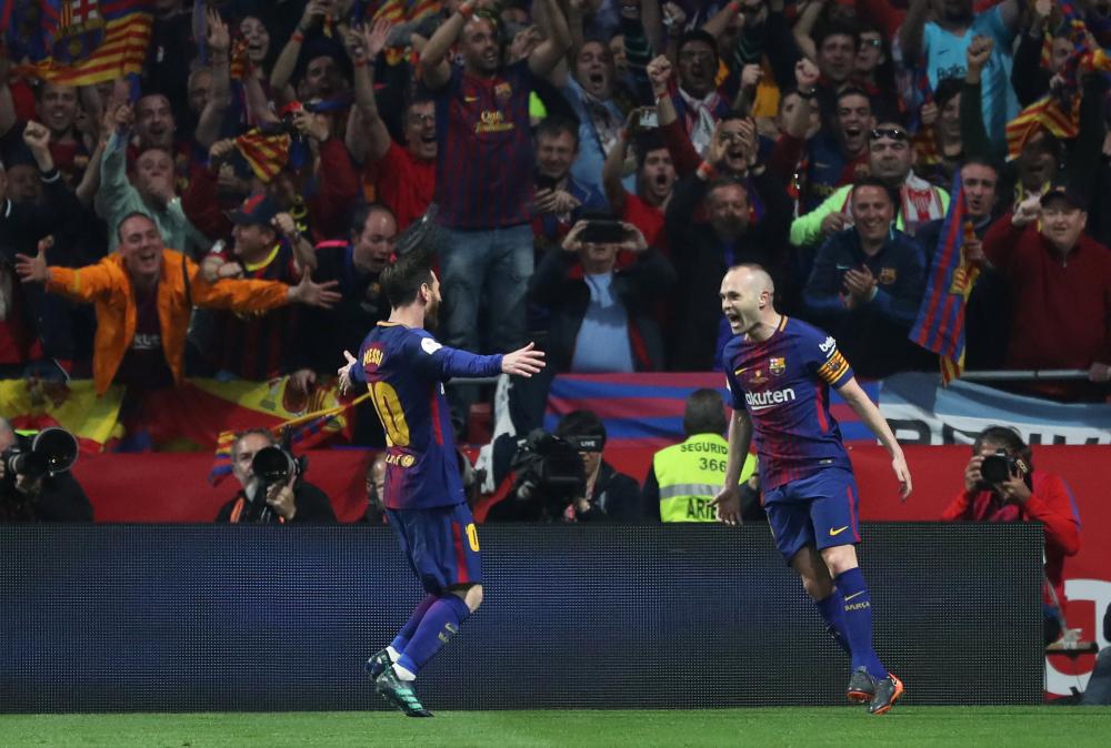 Soccer Football - Spanish King's Cup Final - FC Barcelona v Sevilla - Wanda Metropolitano, Madrid, Spain - April 21, 2018   Barcelona's Andres Iniesta celebrates scoring their fourth goal with Lionel Messi    REUTERS/Susana Vera