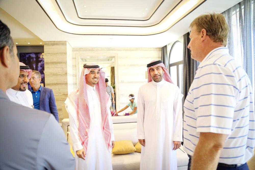 



نائب رئيس هيئة الرياضة في جولة على ملعب الغولف في مدينة الملك عبدالله الاقتصادية.