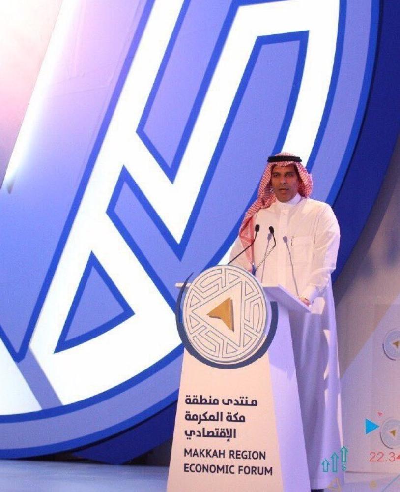وزير النقل متحدثا في منتدى مكة الاقتصادي. (حساب إمارة مكة في «تويتر»)
