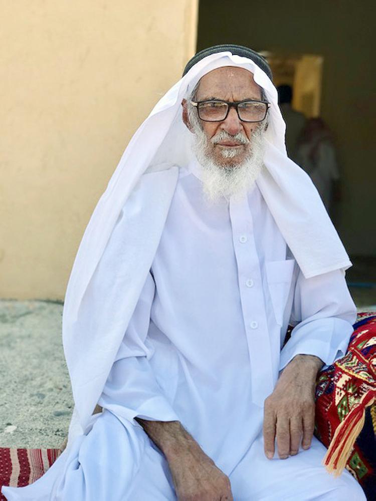



المعمر علي الحارثي خلال سرد ذكرياته الرمضانية لأكثر من 90 عاما.