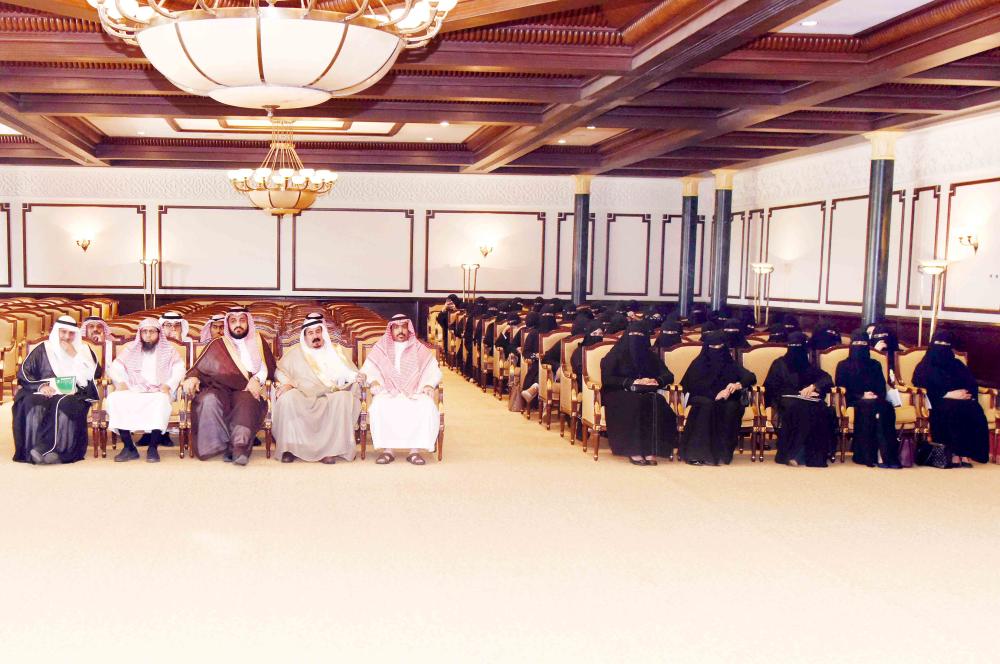 



حضور اجتماع الجمعية العمومية لجمعية الأمير فهد بن سلطان الاجتماعية.  (عكاظ)