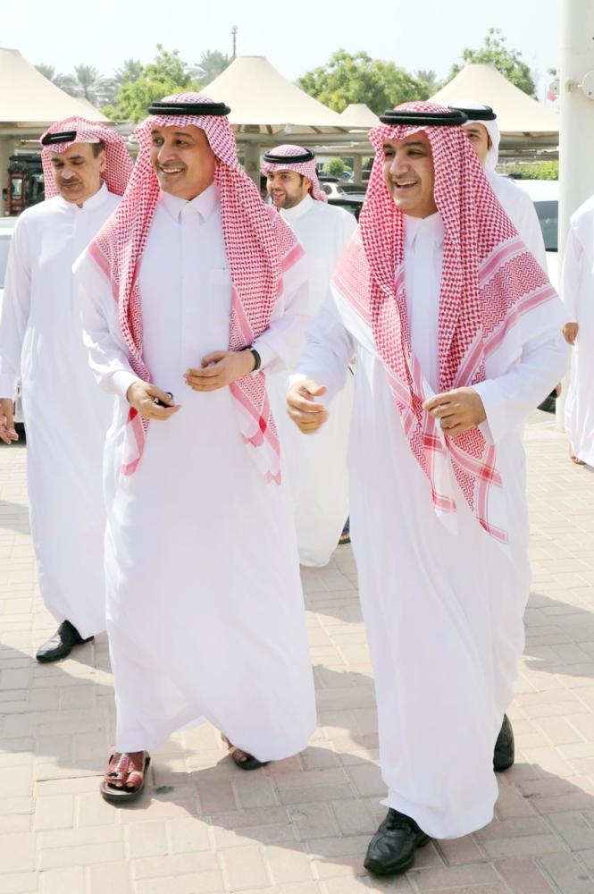 


الشيخ الوليد آل إبراهيم لحظة وصوله مقر MBC.