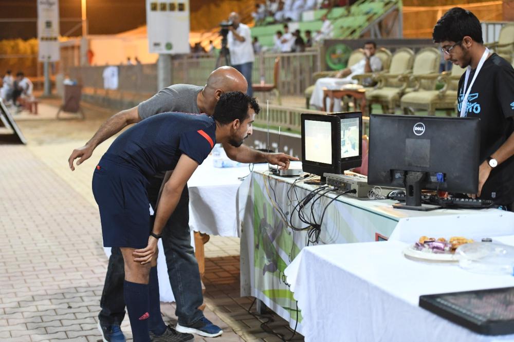 



بطولة بلدية عنيزة استعانت بتقنية الفيديو المعتمدة من الاتحاد الدولي لكرة القدم FIFA.