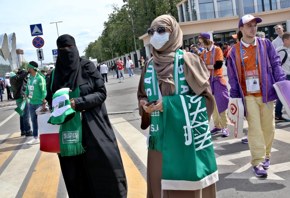 صور | الجماهير السعودية في روسيا.. حب ووفاء