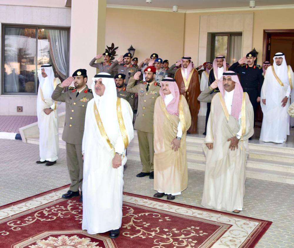 الأمير فهد بن سلطان خلال استقبال المهنئين 
