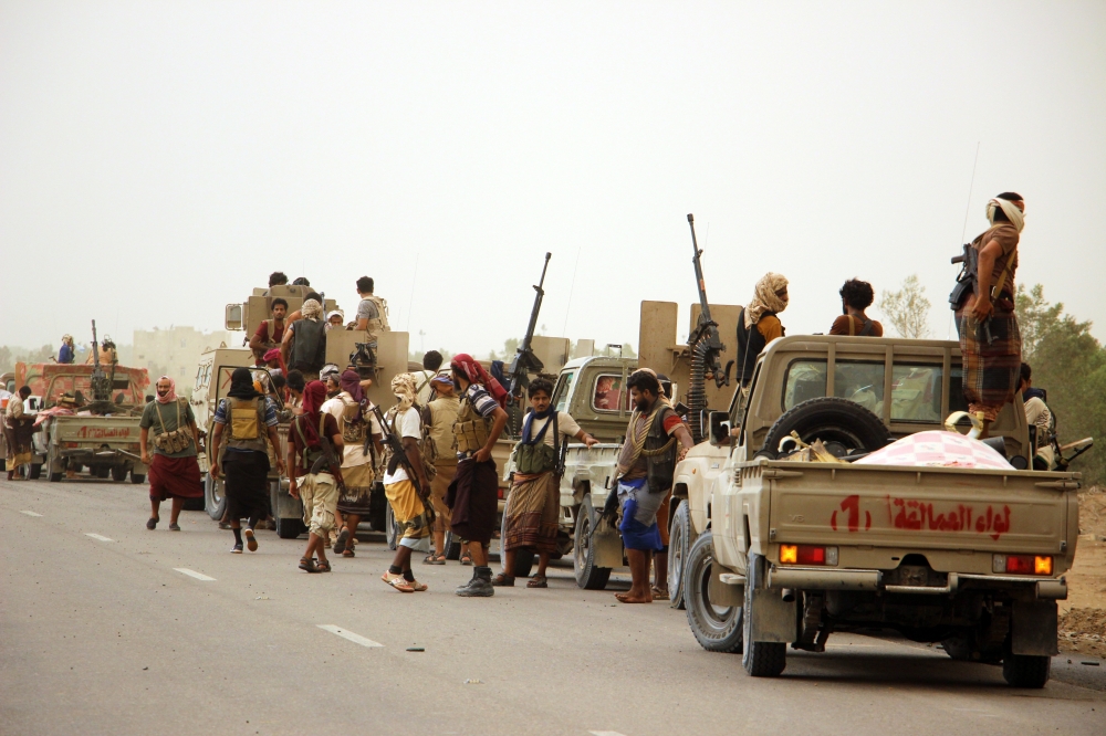epa06808619 A column of Yemeni government forces and vehicles take a position on the outskirts of the western port city of Hodeidah, Yemen, 14 June 2018. According to reports, Yemeni government forces backed by the Saudi-led coalition continued to attack Houthi positions in Hodeidah, in an attempt to gain control of the Houthis-held Red Sea port city, which is the main entry for food into the Arab country.  EPA/NAJEEB ALMAHBOOBI