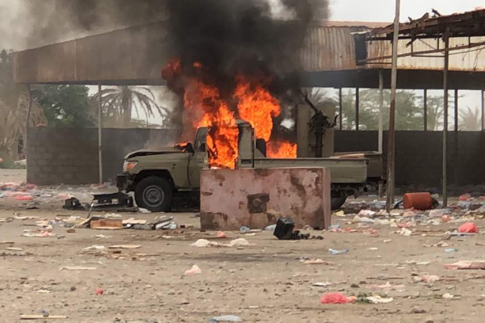 This picture shows an armored vehicle on fire as Yemeni pro-government forces conduct an attack on Huthi rebels positions in the area of al-Fazah in Yemen's Hodeida province on June 16, 2018. The UN envoy for Yemen carried a plan to halt fighting around the key aid port of Hodeida where Huthi rebels have been battling a regional coalition. More than 70 percent of Yemeni imports pass through Hodeida's docks and the fighting has raised UN fears of humanitarian catastrophe in a country already teetering on the brink of famine. / AFP / -
