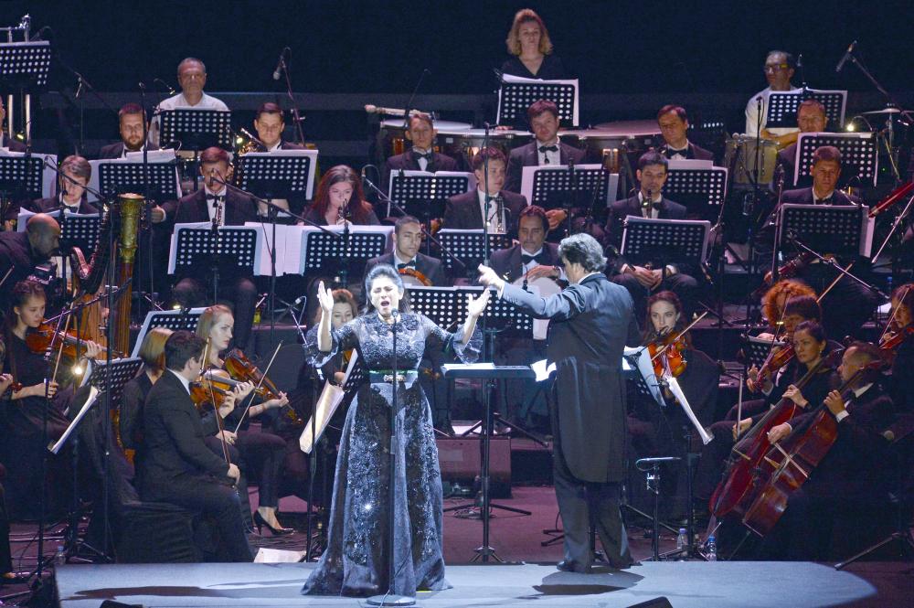 epa06817674 Lebanese opera singer and composer Hiba Al Kawas (C-L) performs on the stage during an Eid al-Fitr celebration organized by the General Culture Authority in Saudi Arabia, featuring the Kiev Virtuosi Orchestra conducted by Karl Sollak (C-R), at the Princess Nora bint Abdul Rahman University in Riyadh, Saudi Arabia, 17 June 2018 (issued 18 June 2018). Muslims around the world are celebrating Eid al-Fitr, the three day festival marking the end of the Muslim holy month of Ramadan, it will be observed on 15th or 16th of June depending on the lunar calendar. Eid al-Fitr is one of the two major holidays in Islam.  EPA/WAEL HAMZEH