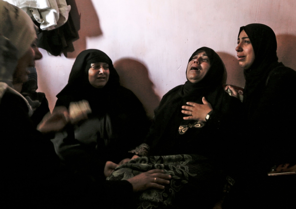 The mother of Sabri Ahmed Abu Khader, 24, (2nd R) mourns with other relatives during his funeral in Gaza City on June 18, 2018.  Sabri was killed by Israeli fire near the Gaza Strip's border with Israel, the health ministry in the Hamas-ruled territory said. 
 / AFP / MAHMUD HAMS
