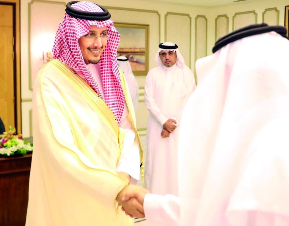 



الأمير أحمد بن فهد مستقبلا المهنئين.