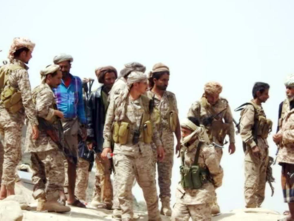 



جنود من الجيش الوطني فوق جبال «التباب البيض» في باقم بصعدة أمس. (متداولة)