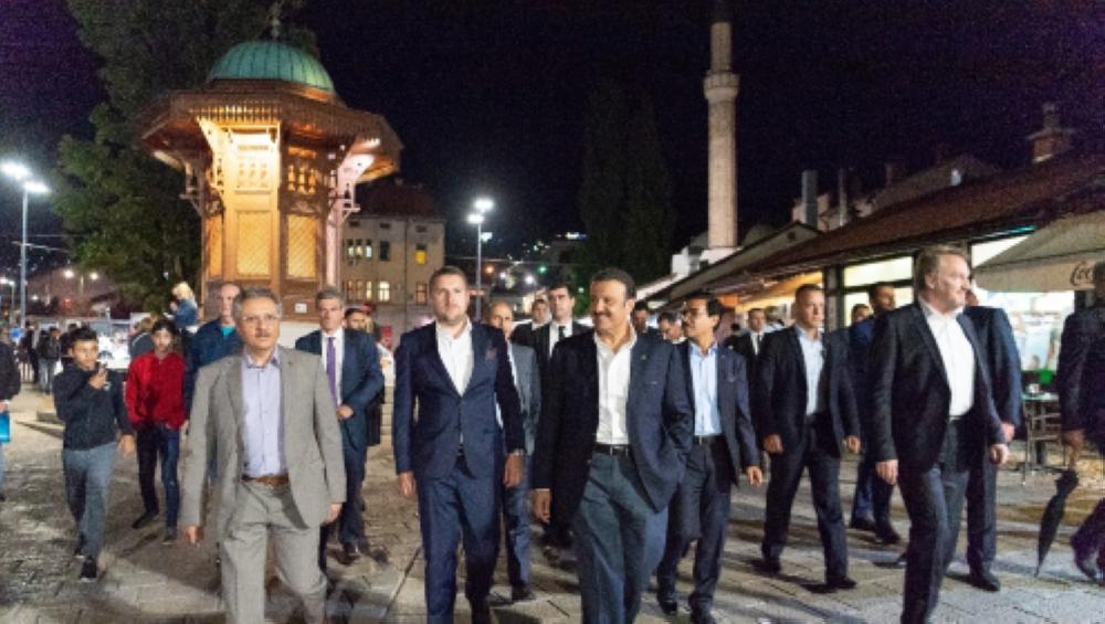 Bosnian President Bakir Izetbegovic has escorted Prince Sultan bin Salman bin Abdulaziz, President of the General Commission for Tourism and National Heritage of the Kingdom of Saudi Arabia, on a tour of downtown Sarajevo.