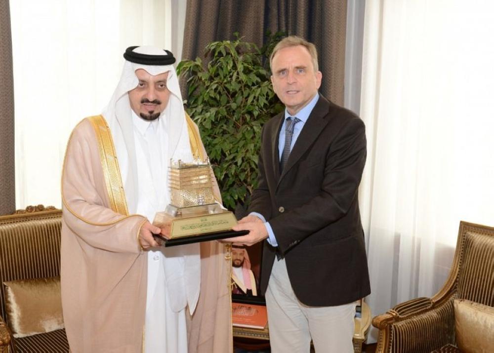 Prince Faisal bin Khalid bin Abdulaziz, Governor of Asir Region, received in Abha today (Thursday) Netherlands' Ambassador to the Kingdom of Saudi Arabia Joost Reintjes and his accompanying delegation.