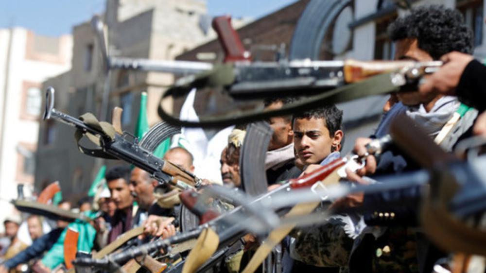 ميليشيات الحوثي تقتحم منازل المواطنين في مديرية الدريهمي جنوب الحديدة وتستولي على مساعدات إغاثية قدمها تحالف دعم الشرعية للسكان في مناطق التماس