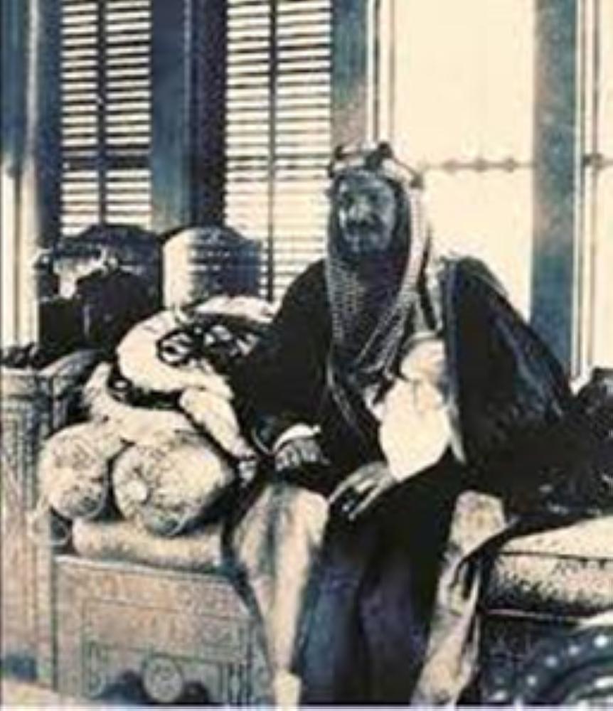 



الملك عبدالعزيز في بيت نصيف.