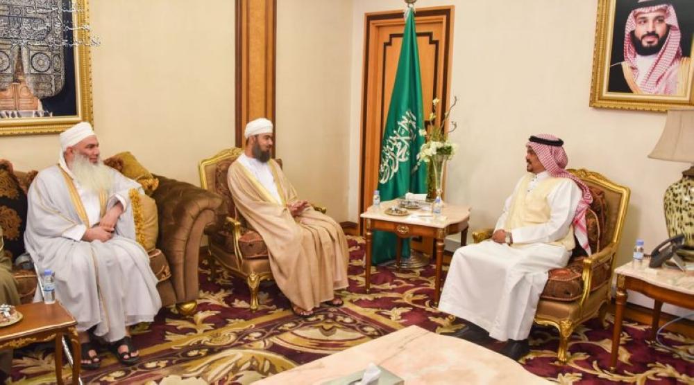  Minister of Hajj and Umrah Dr. Mohammed Saleh bin Taher Benten met with the Head of the Omani Hajj Mission, Sheikh Sultan bin Saeed Al-Hinai.