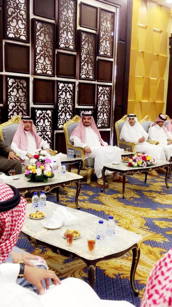 



رئيس الاتحاد السعودي للهجن الأمير فهد بن جلوي في ضيافة محافظ الطائف سعد الميموني.