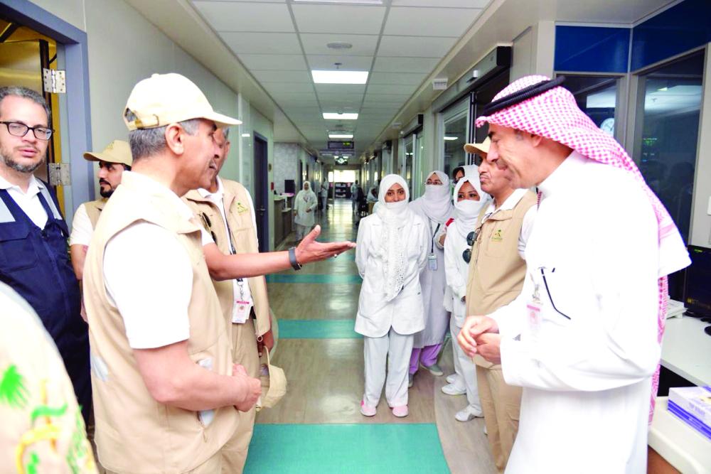 



نائب وزير الصحة متفقدا المرافق الصحية في جدة. 