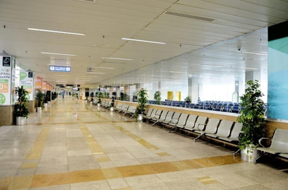 صالة المغادرة في مطار جدة