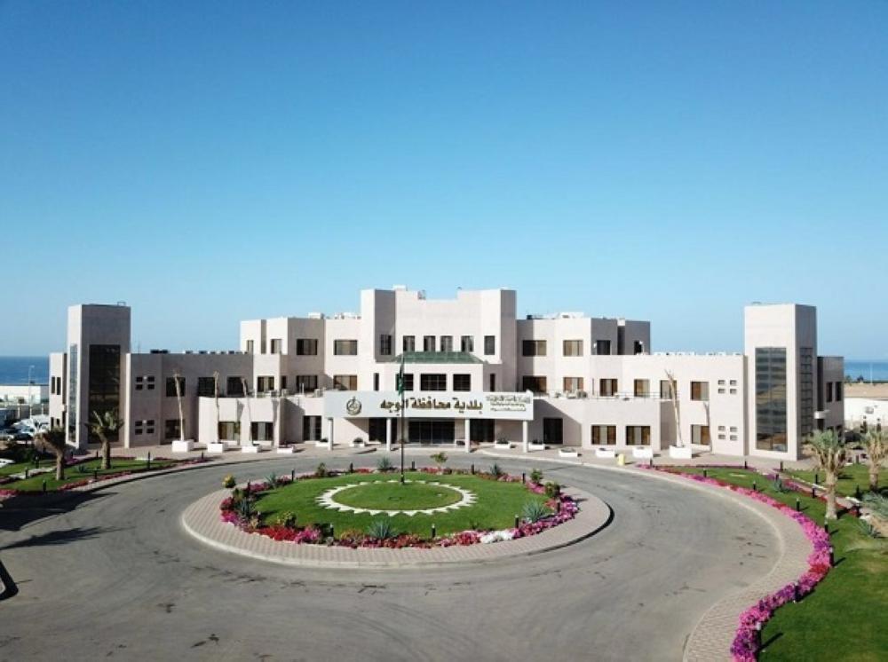 العاشرة و التاسعة لـ 4 موظفين في بلدية الوجه أخبار السعودية صحيفة عكاظ