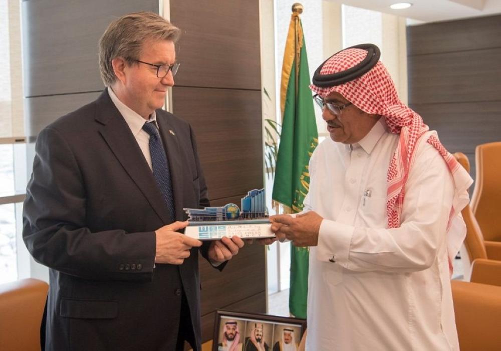 Abdullah bin Fahd Al-Hussein, President of the Saudi Press Agency (SPA) met at his office in Riyadh today (Wednesday) with the Ambassador of the Kingdom of Norway to the Kingdom of Saudi Arabia Owefend Stoka.