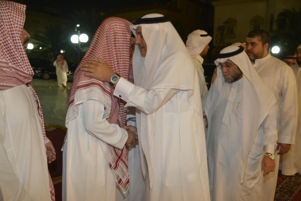 



الأمير نواف بن محمد يواسي اسرة القاضي في وفاة الاعلامي خالد.