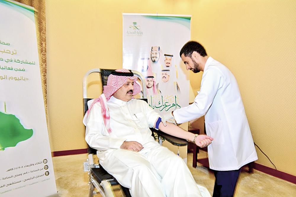 





الامير عبدالعزيز بن سعد متبرعا بالدم.