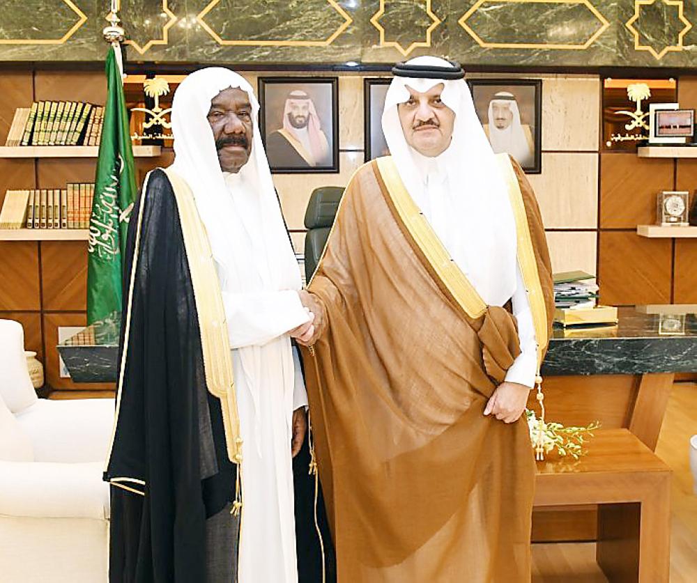 





الأمير سعود بن نايف مع البلوشي.