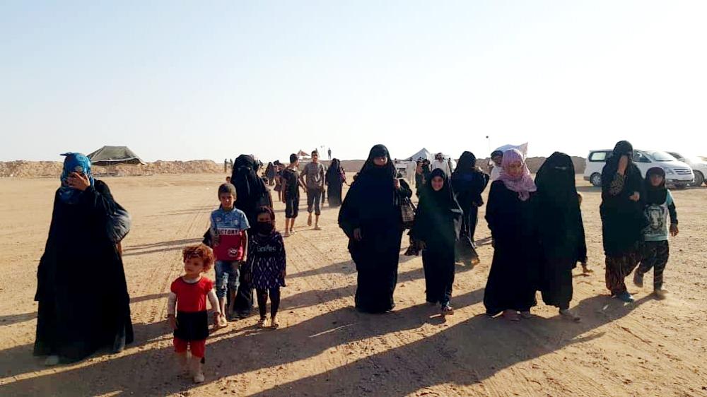 



نزوح جماعي من قرى تحت سيطرة «داعش» إلى الصحراء بعد معارك «قسد» مع التنظيم. (خاص)