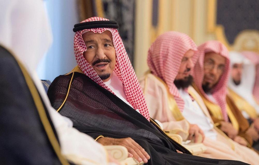 The Custodian of the Two Holy Mosques King Salman bin Abdulaziz Al Saud received at Al-Salam Palace in Jeddah today princes, ministers, senior officials, scholars and a group of citizens who came to greet him. 