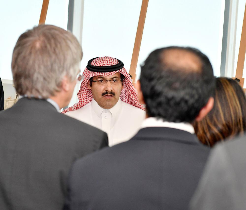 



السفير آل جابر يتحدث لعدد من الدبلوماسيين والباحثين المهتمين بالشأن اليمني في الرياض أمس. (واس)