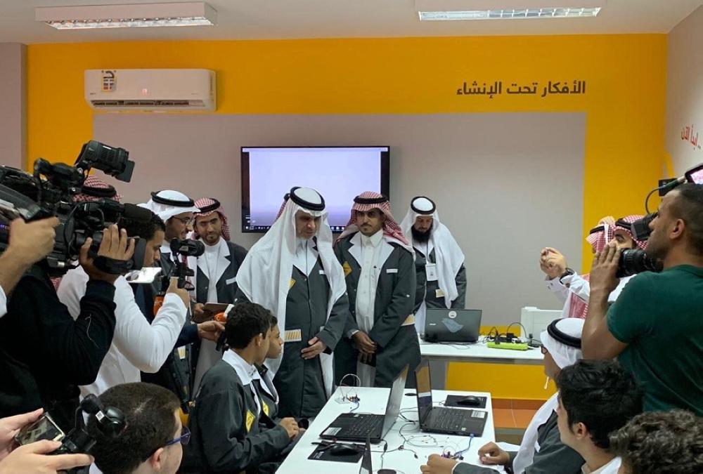 العيسى يطلق الورش الفنية الرقمية ضمن مبادرة ماهر في المدارس الثانوية أخبار السعودية صحيفة عكاظ