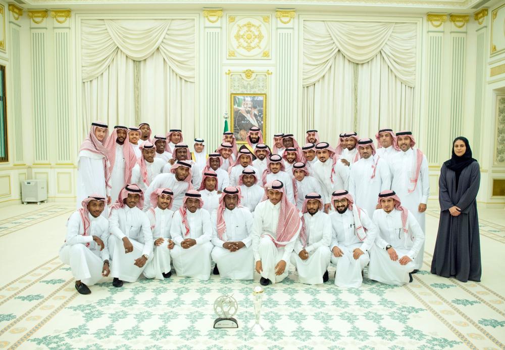 



المنتخب السعودي للشباب في لقطة جماعية تجمعهم بولي العهد.