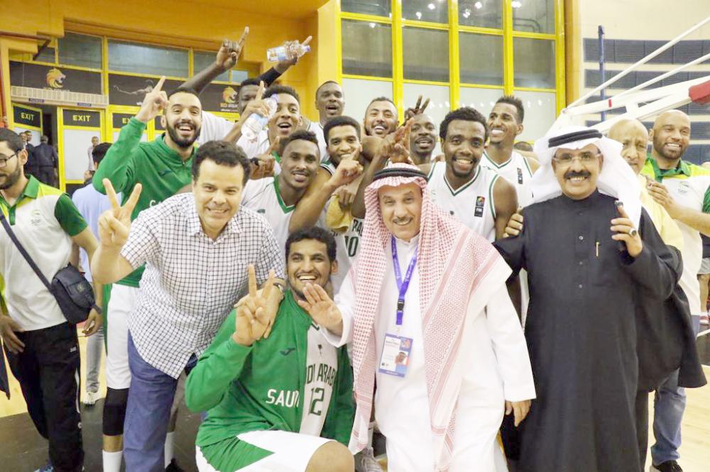 



صورة جماعية لأعضاء اتحاد السلة ولاعبي الأخضر عقب الفوز بالكأس العربية.