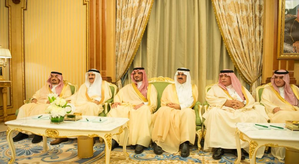الوزراء والمسؤولون السعوديون في جلسة المباحثات