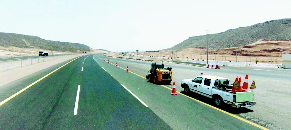 



وزارة النقل تسعى لتكون الطرق أكثر سلامة وأماناً. (عكاظ)