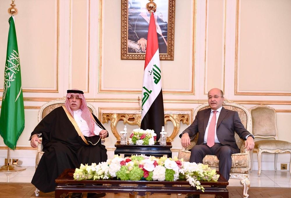 الرئيس العراقي مستقبلا الوزير القصبي