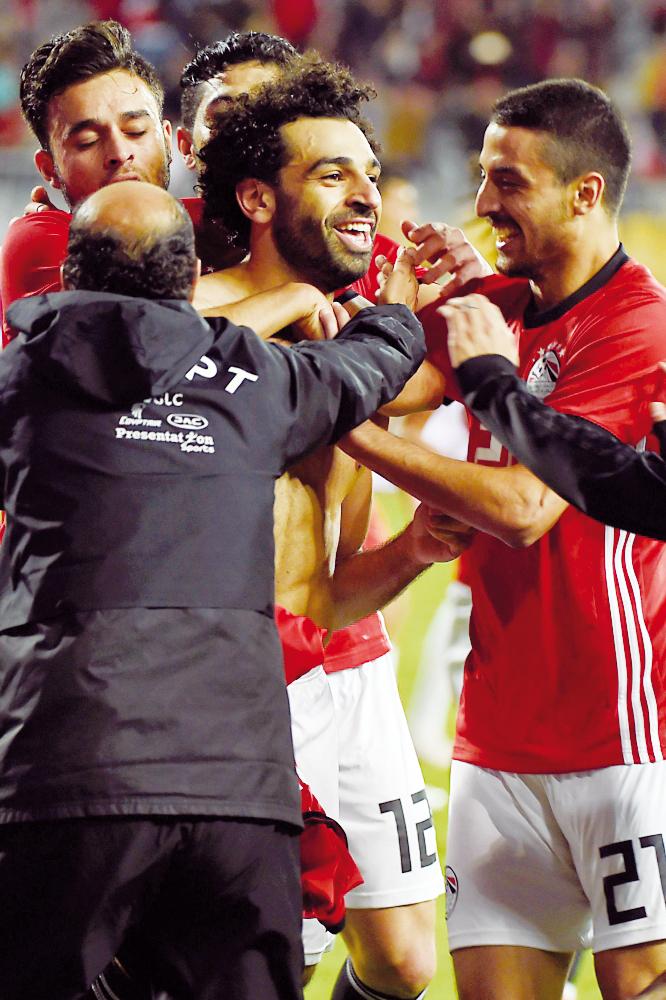 



فرحة مصرية بالفوز على تونس.