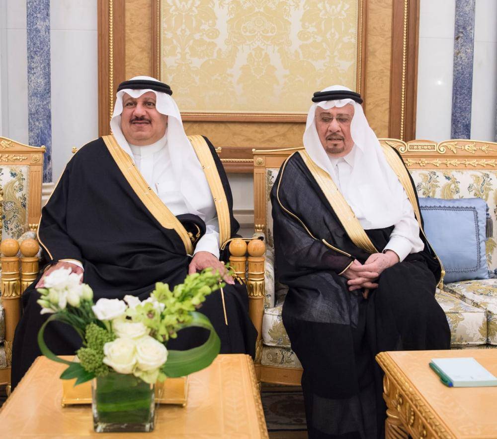 رئيس الديوان الملكي خالد العيسى، ووزير الدولة للشؤون الخارجية نزار مدني