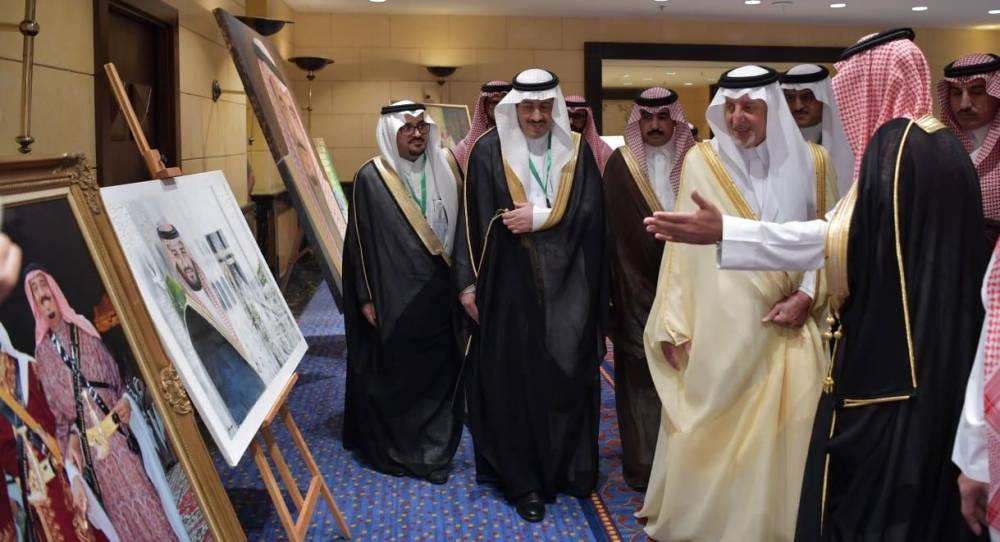 



أمير مكة خلال زيارته للمعرض المصاحب للمنتدى. (عكاظ)