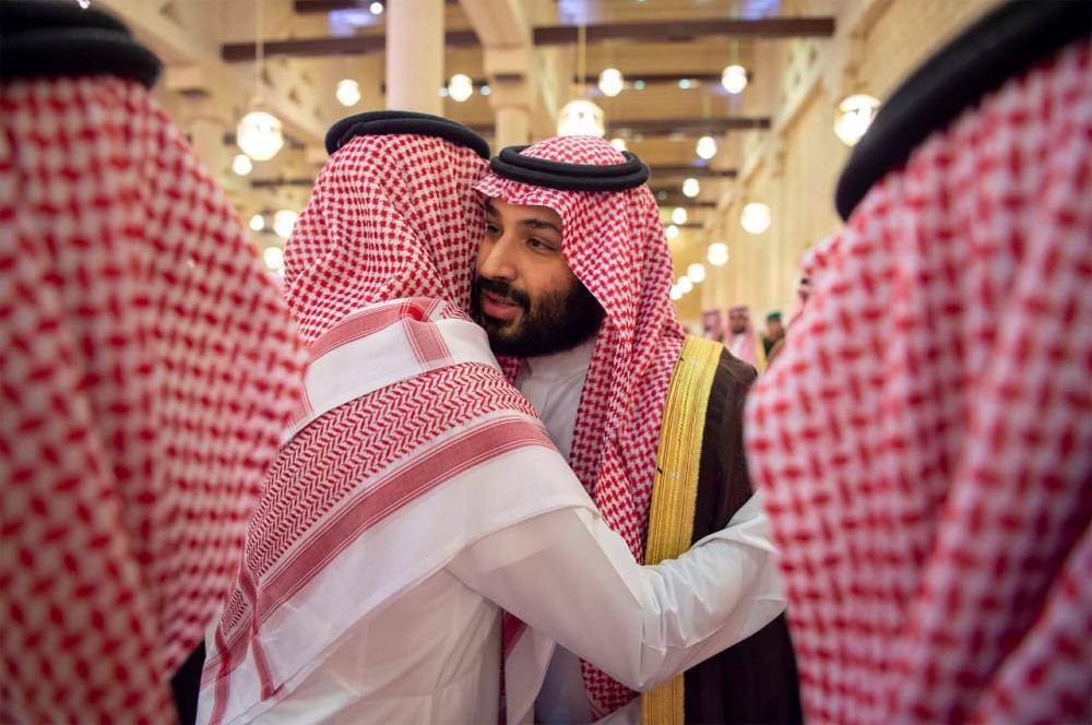 الأمير محمد بن سلمان بتلقى التعازي عقب الصلاة