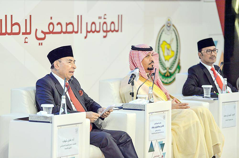 الأمير خالد بن عبدالعزيز يعلن البرنامج الثقافي للجنادرية بحضور علوي شهاب وأغوس أبي جبريل.