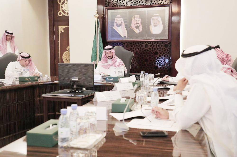 



الأمير عبدالله بن بندر مترئسا اجتماع محمية الإمام سعود بن عبدالعزيز الملكية.