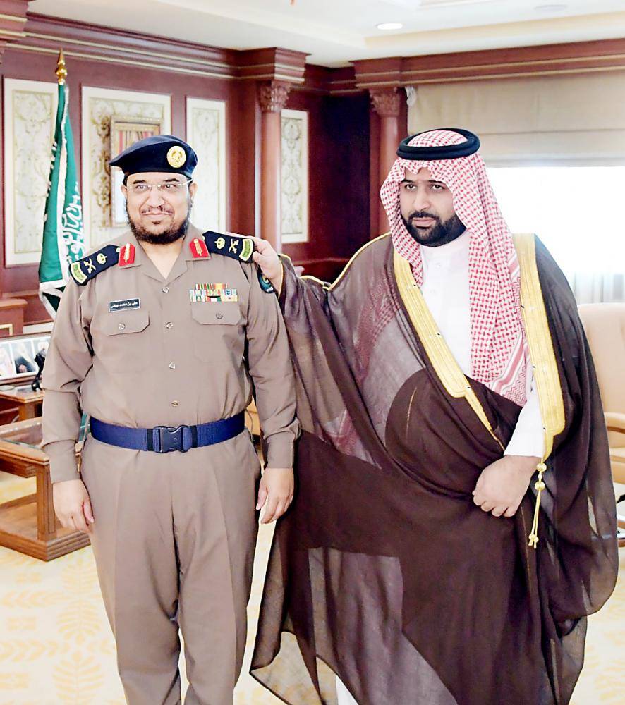 





الأمير محمد بن عبدالعزيز مع اللواء وهاس. (عكاظ)