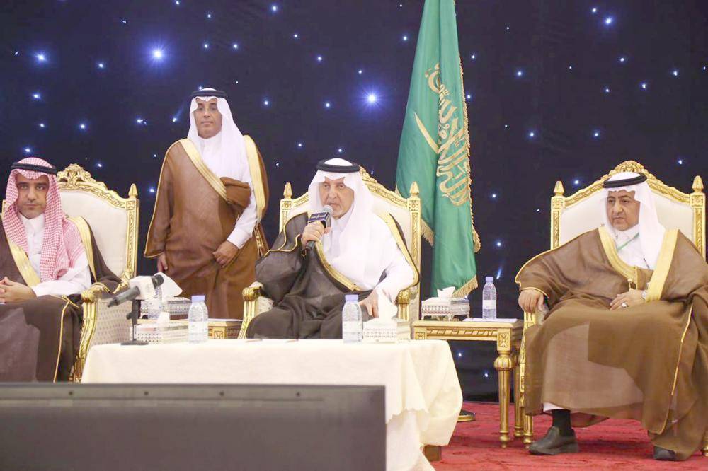 



أمير مكة خلال افتتاحه ورشة عمل الشراكة المجتمعية. (عكاظ)