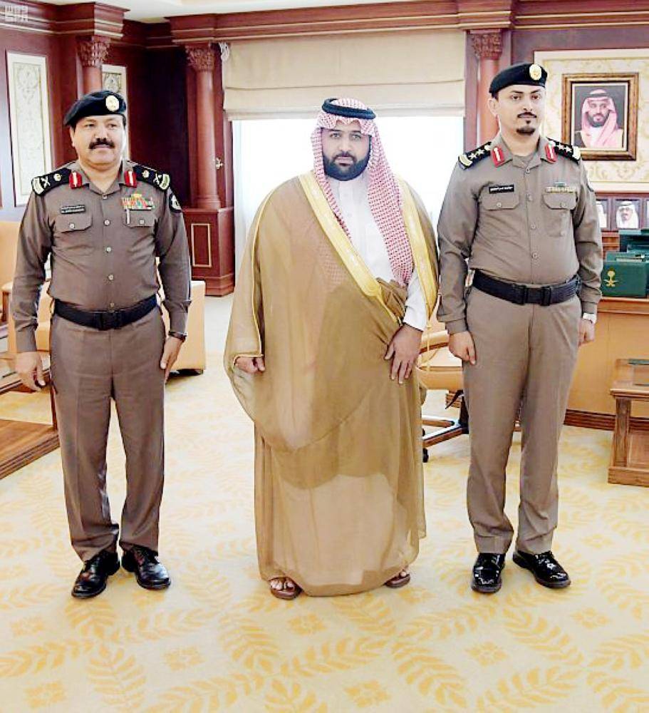 





الأمير محمد بن عبدالعزيز مع العقيد الجابري واللواء المرشدي. (عكاظ)