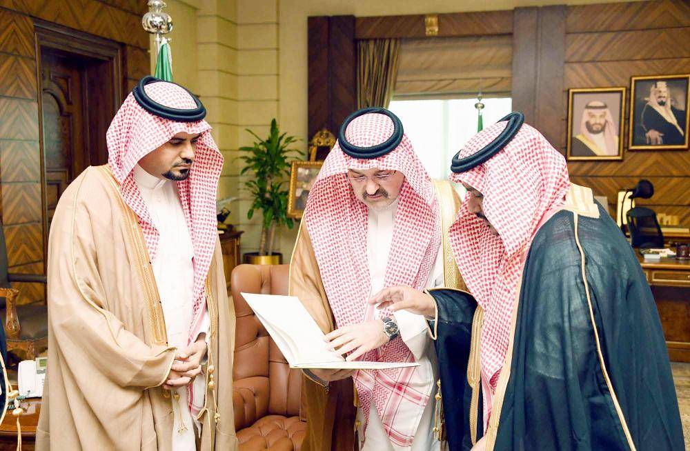 



الأمير مشعل بن ماجد يستعرض تقريرا لبرنامج توطين الوظائف.