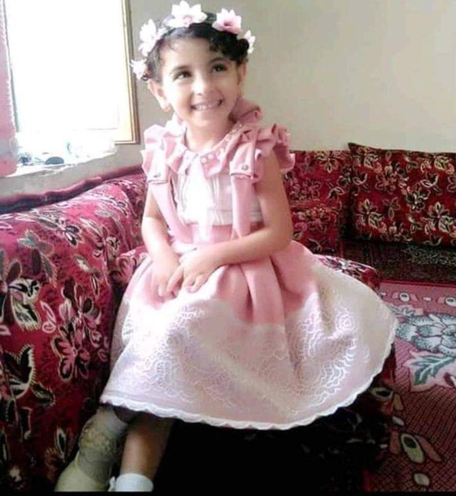 الطفلة جود المنسوري اختطفت من شارع وسط صنعاء في 5 يناير الجاري، وترفض الميليشيا التعاون مع عائلتها. (عكاظ)