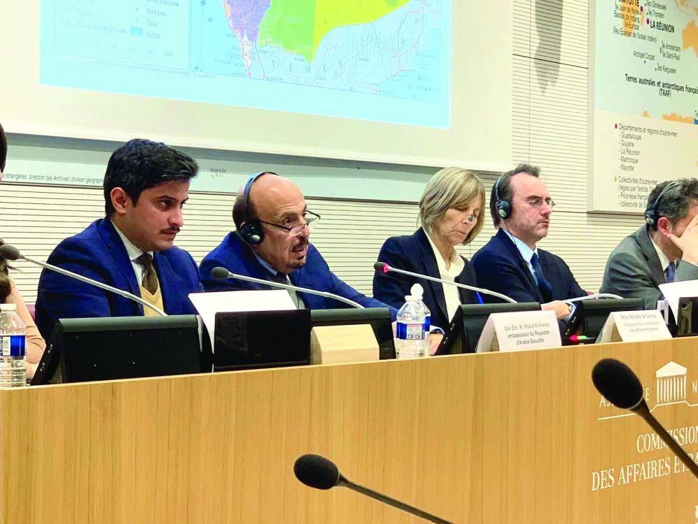 



العنقري خلال حديثه أمام أعضاء لجنة الشؤون الخارجية بالبرلمان الفرنسي. (السفارة السعودية)